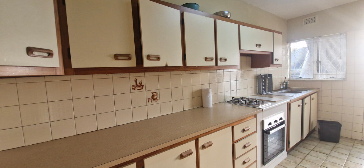 3 Bedroom Apartment,  Central Pinetown