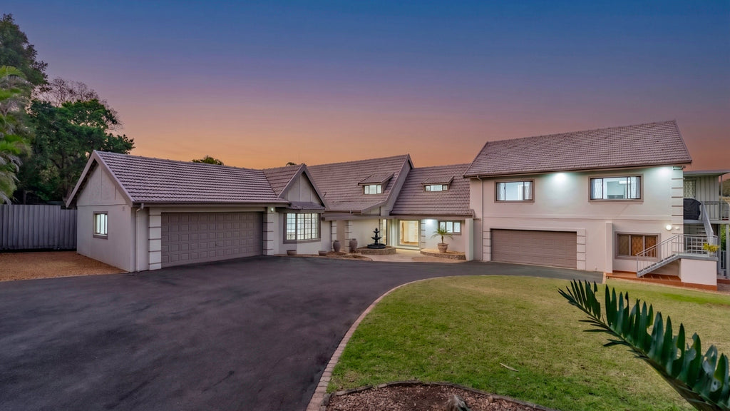 5 Bedroom Home with Flatlets, Kloof