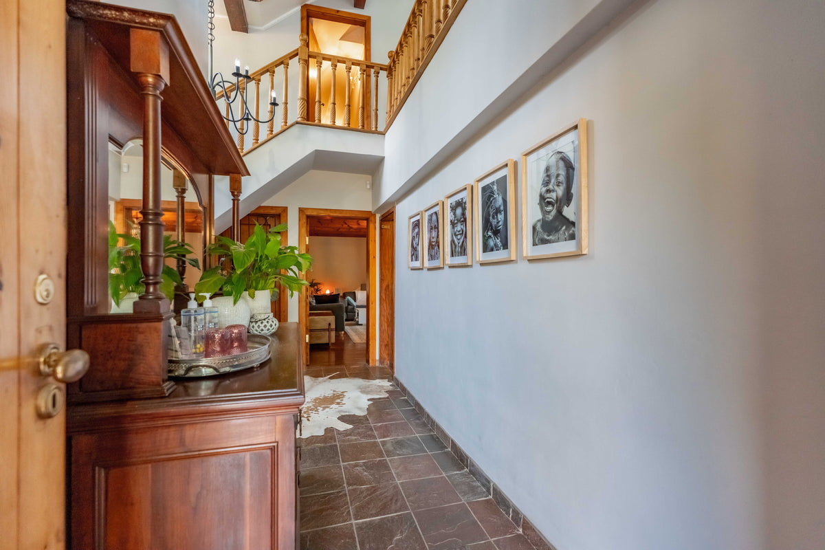 4 Bedroom home with cottage, Everton