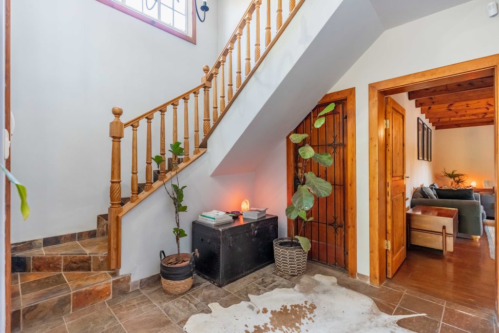 4 Bedroom home with cottage, Everton