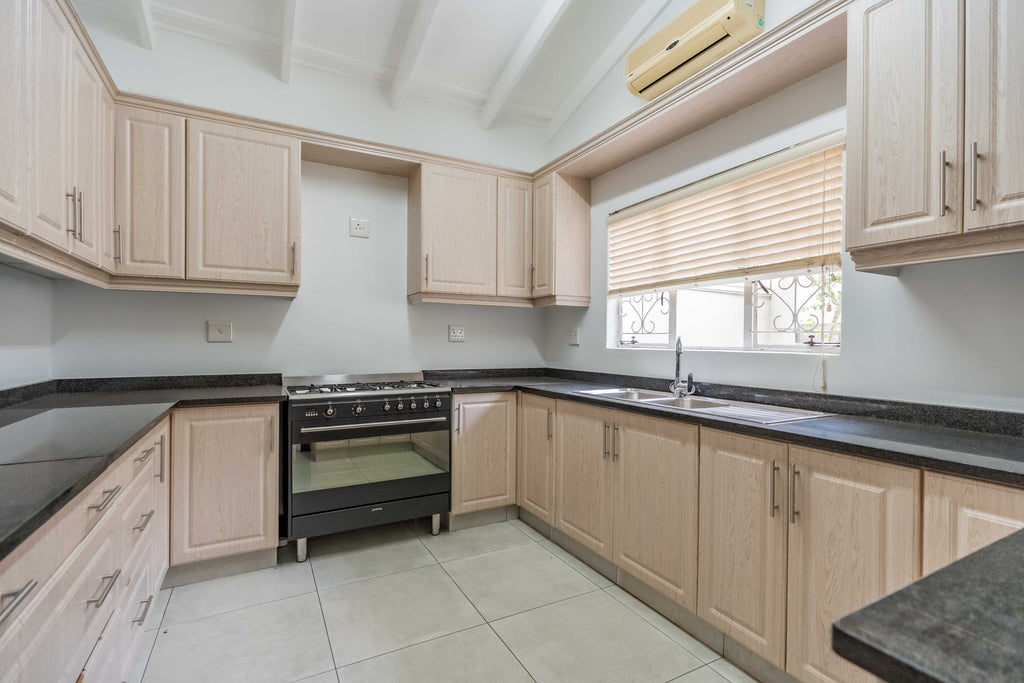 5 Bedroom Home, Hillcrest