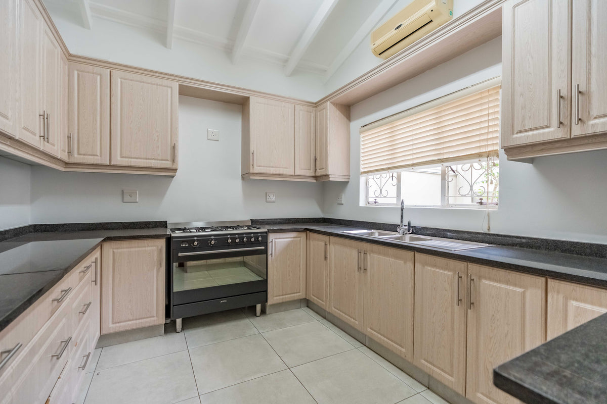 5 Bedroom Home, Hillcrest