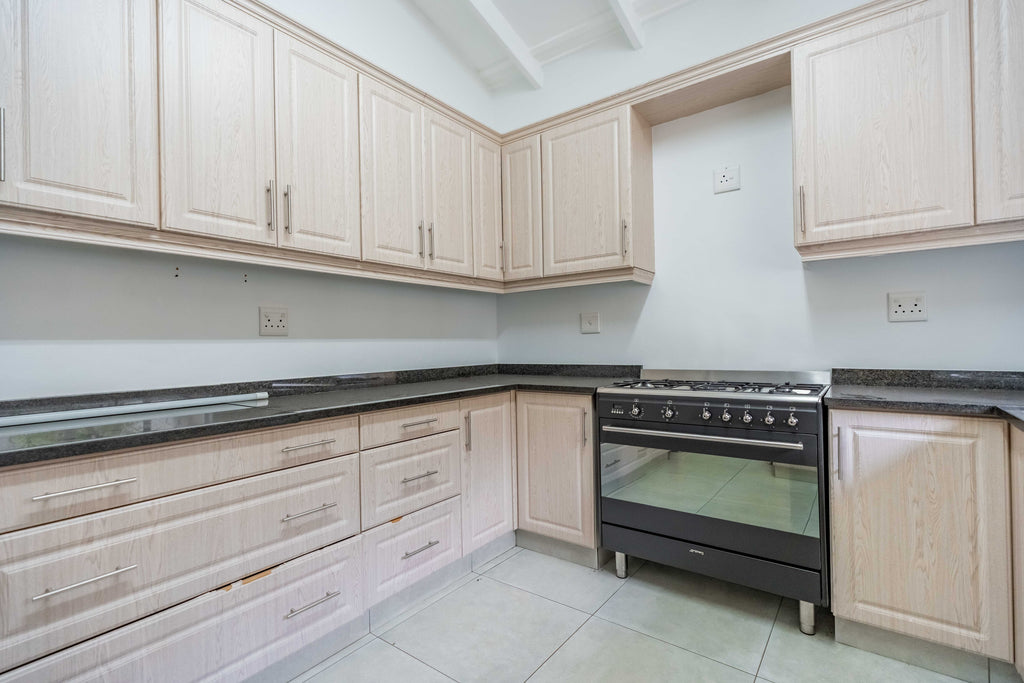 5 Bedroom Home, Hillcrest
