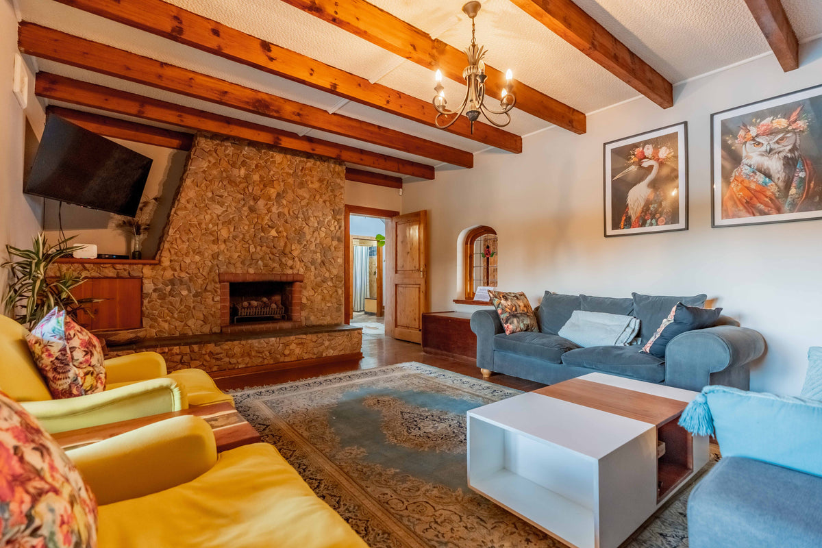 4 Bedroom home with cottage, Everton