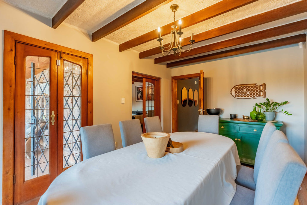 4 Bedroom home with cottage, Everton