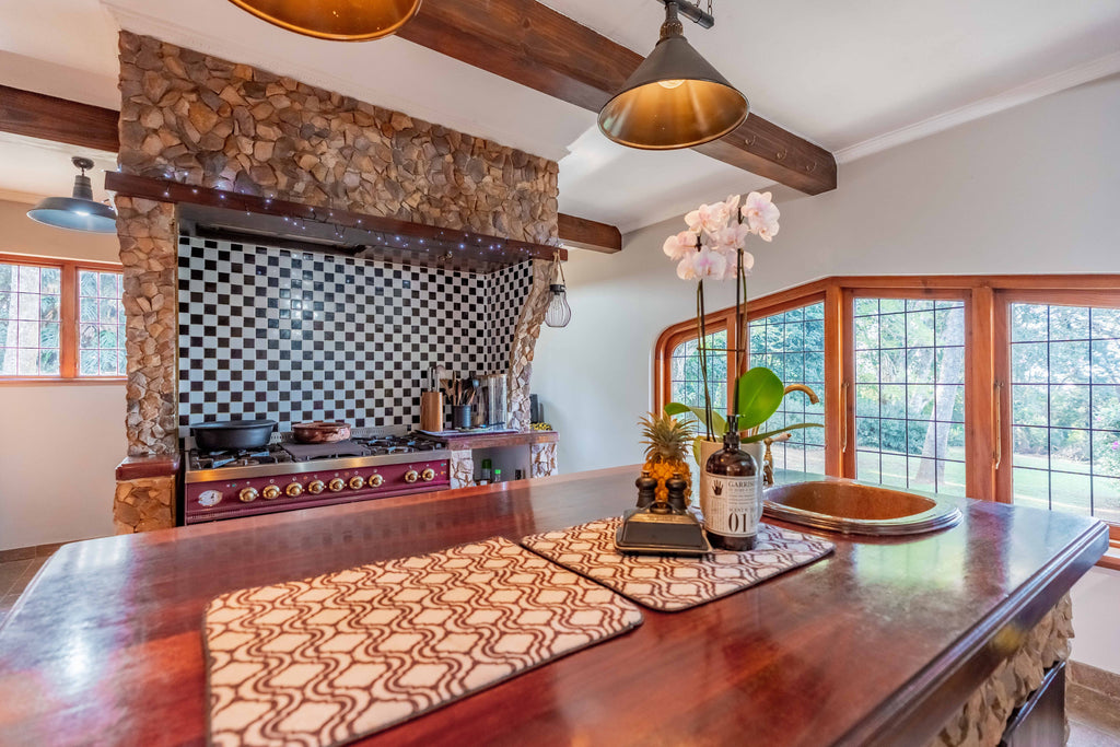 4 Bedroom home with cottage, Everton