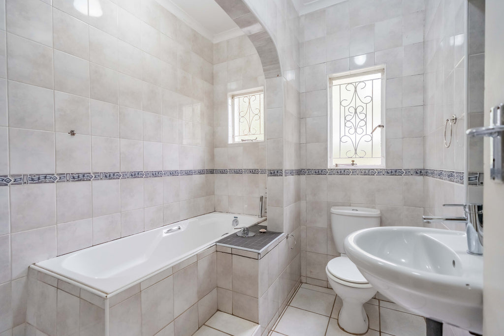 5 Bedroom Home, Hillcrest