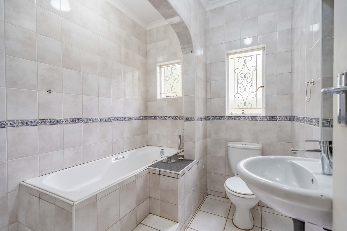 5 Bedroom Home, Hillcrest