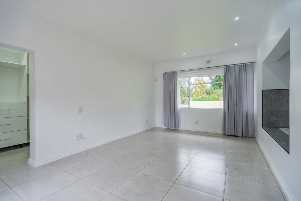 5 Bedroom Home, Hillcrest
