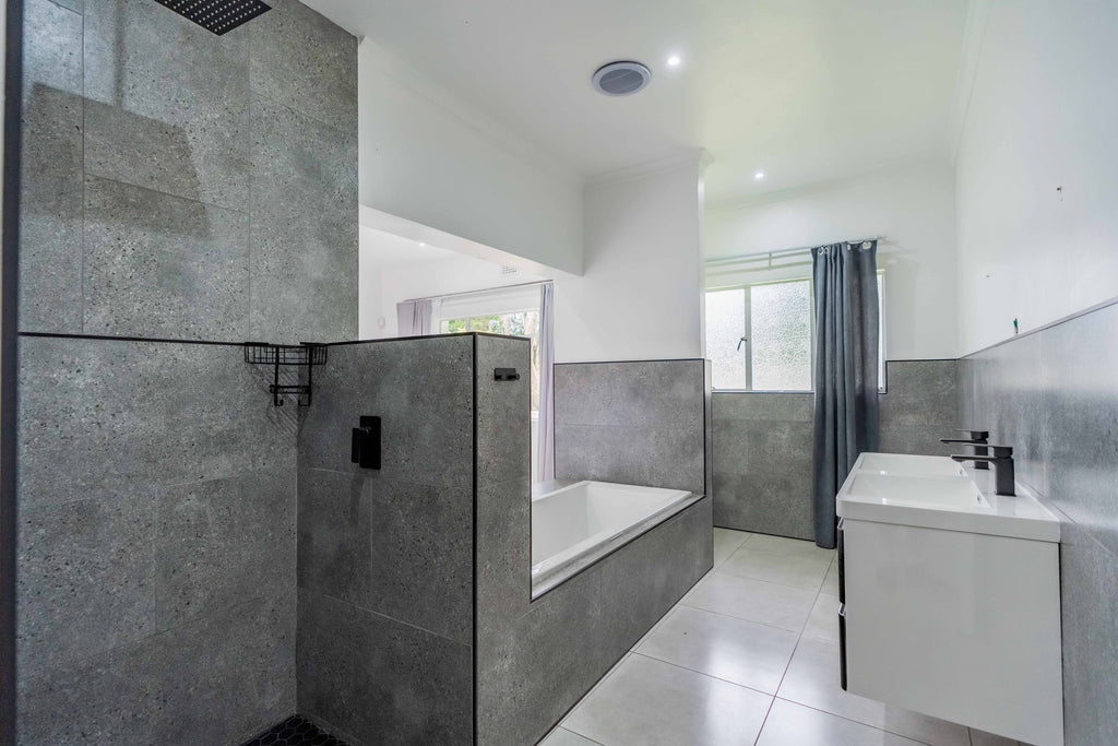 5 Bedroom Home, Hillcrest