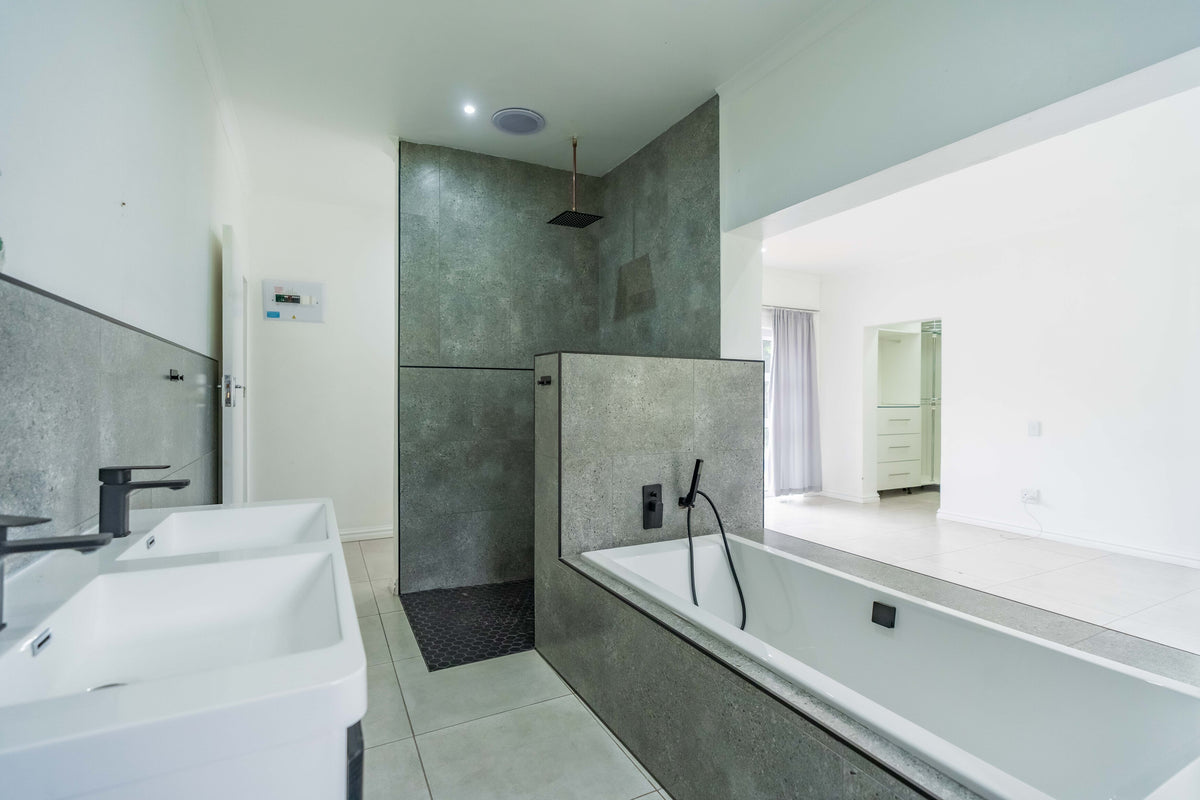 5 Bedroom Home, Hillcrest