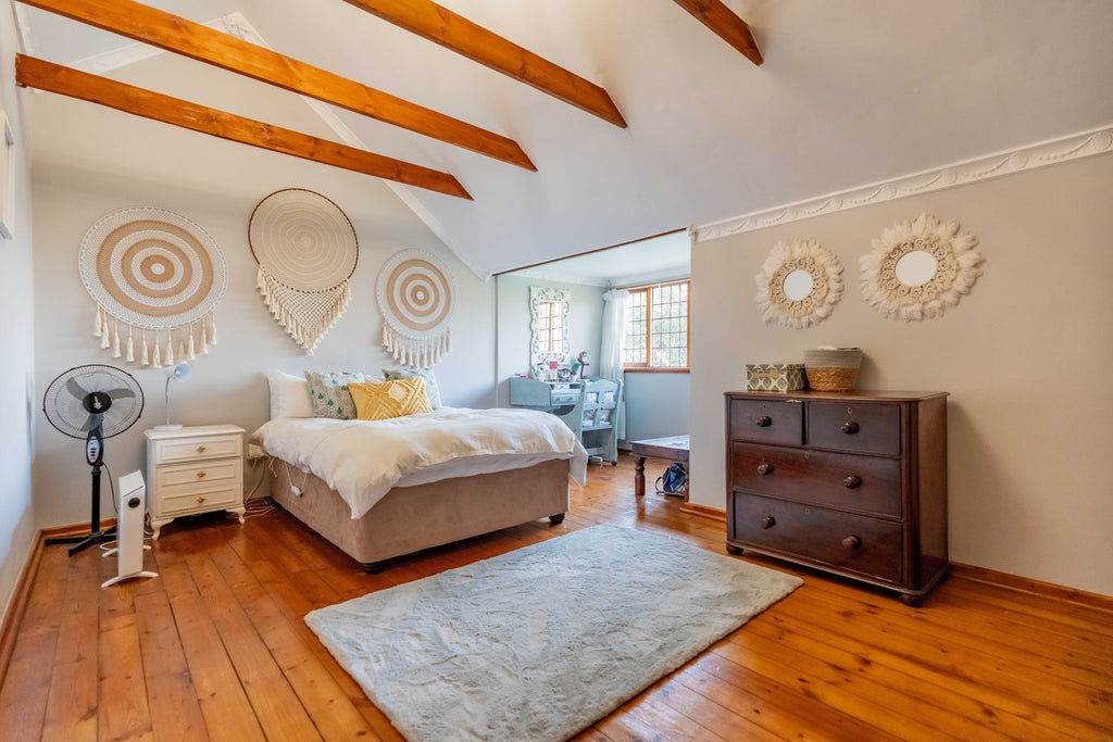 4 Bedroom home with cottage, Everton