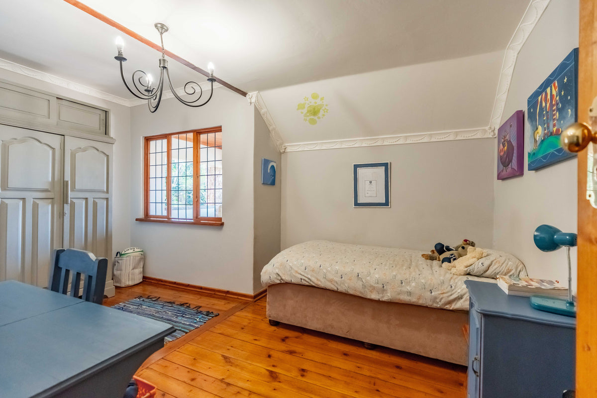 4 Bedroom home with cottage, Everton
