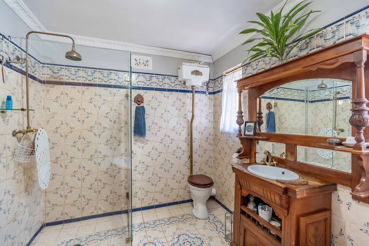 4 Bedroom home with cottage, Everton