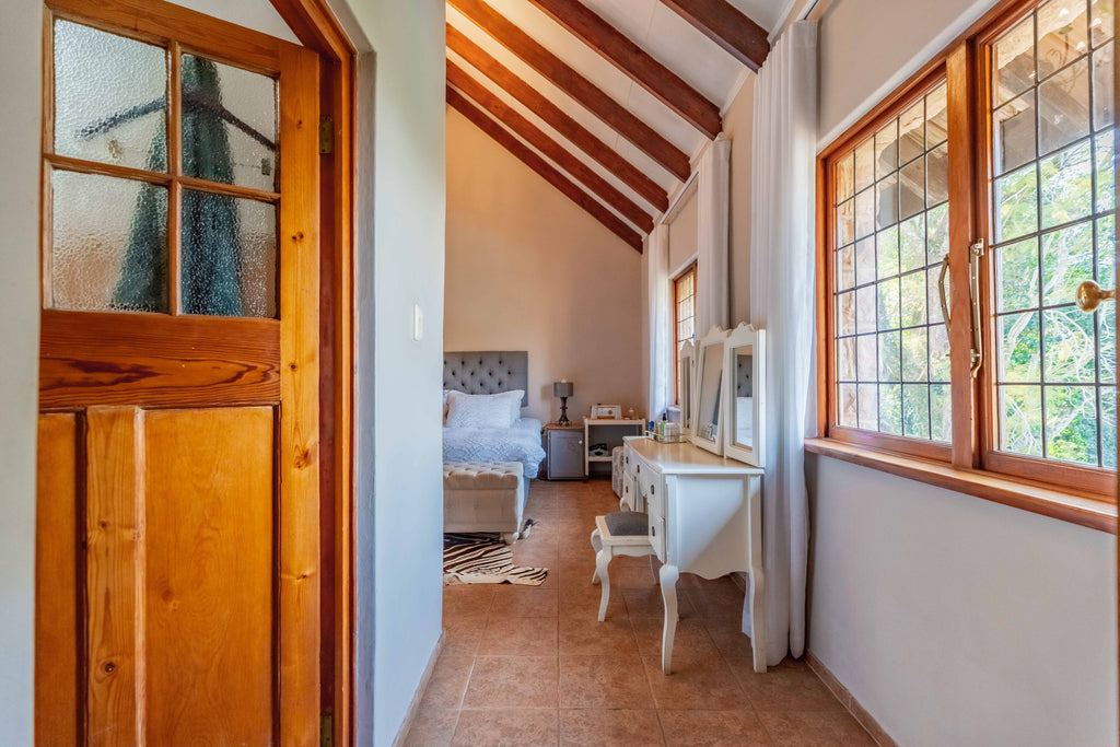 4 Bedroom home with cottage, Everton