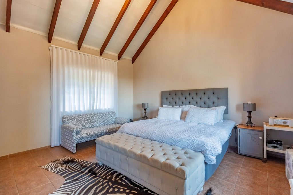 4 Bedroom home with cottage, Everton