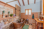 4 Bedroom home with cottage, Everton