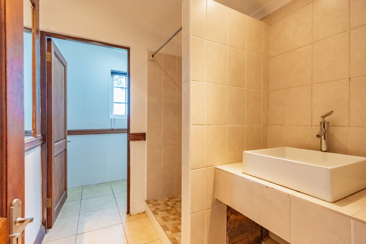 5 Bedroom Home, Hillcrest