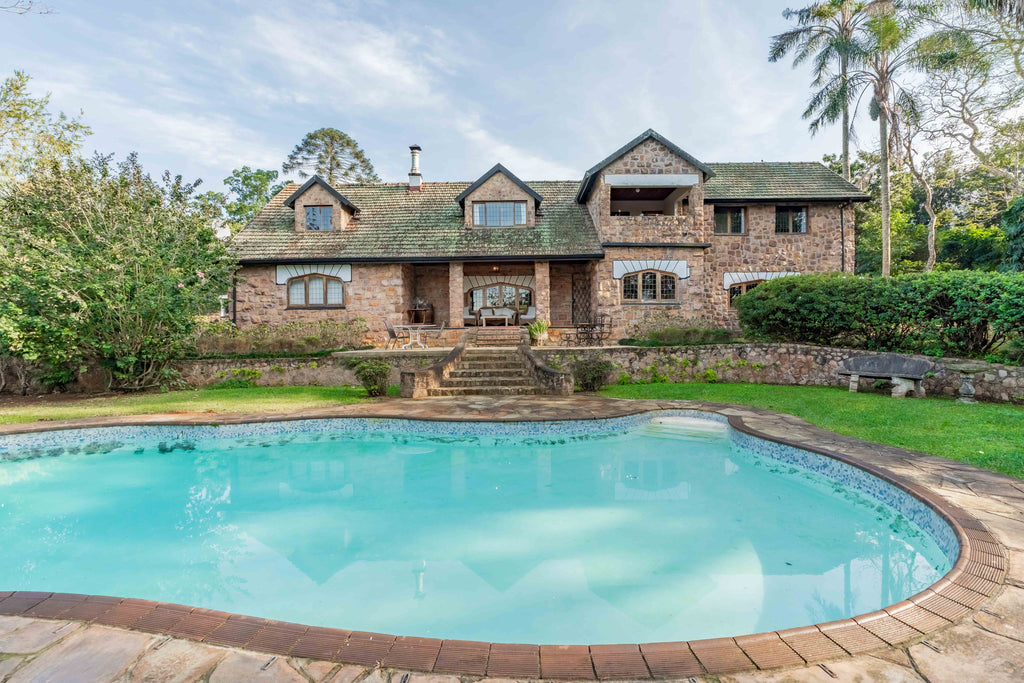 4 Bedroom home with cottage, Everton