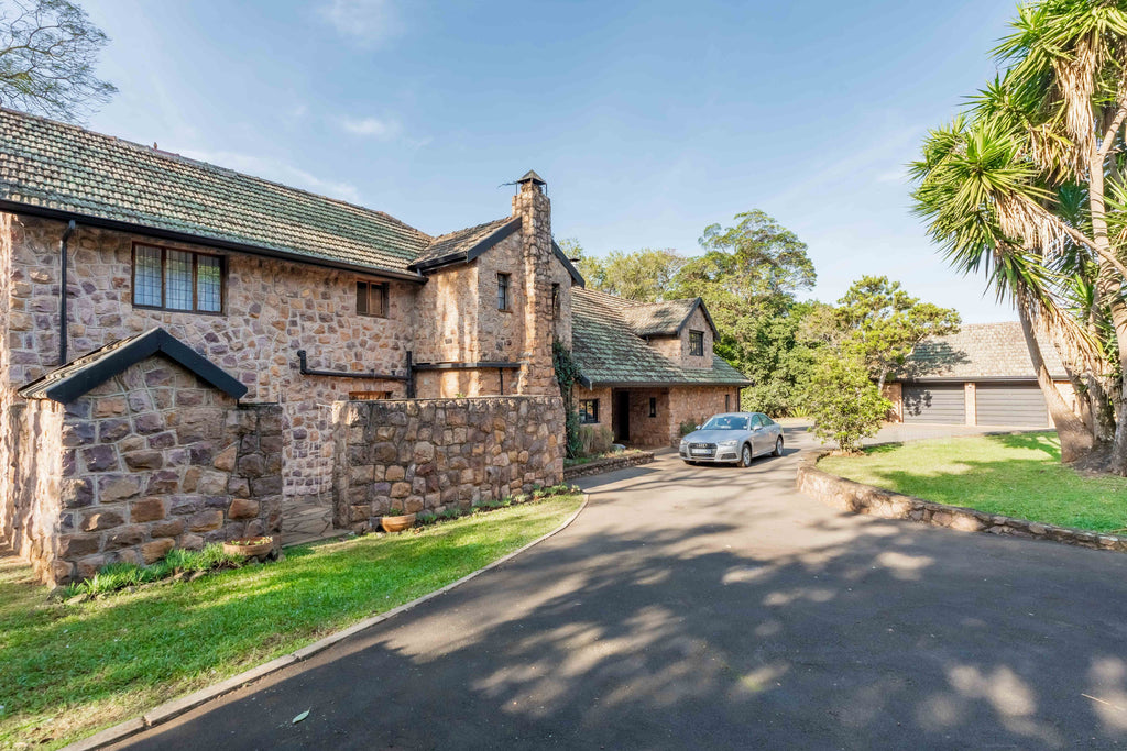 4 Bedroom home with cottage, Everton