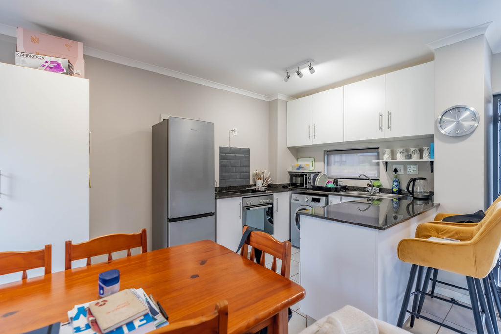 2 Bedroom Duplex, The Woods, Waterfall