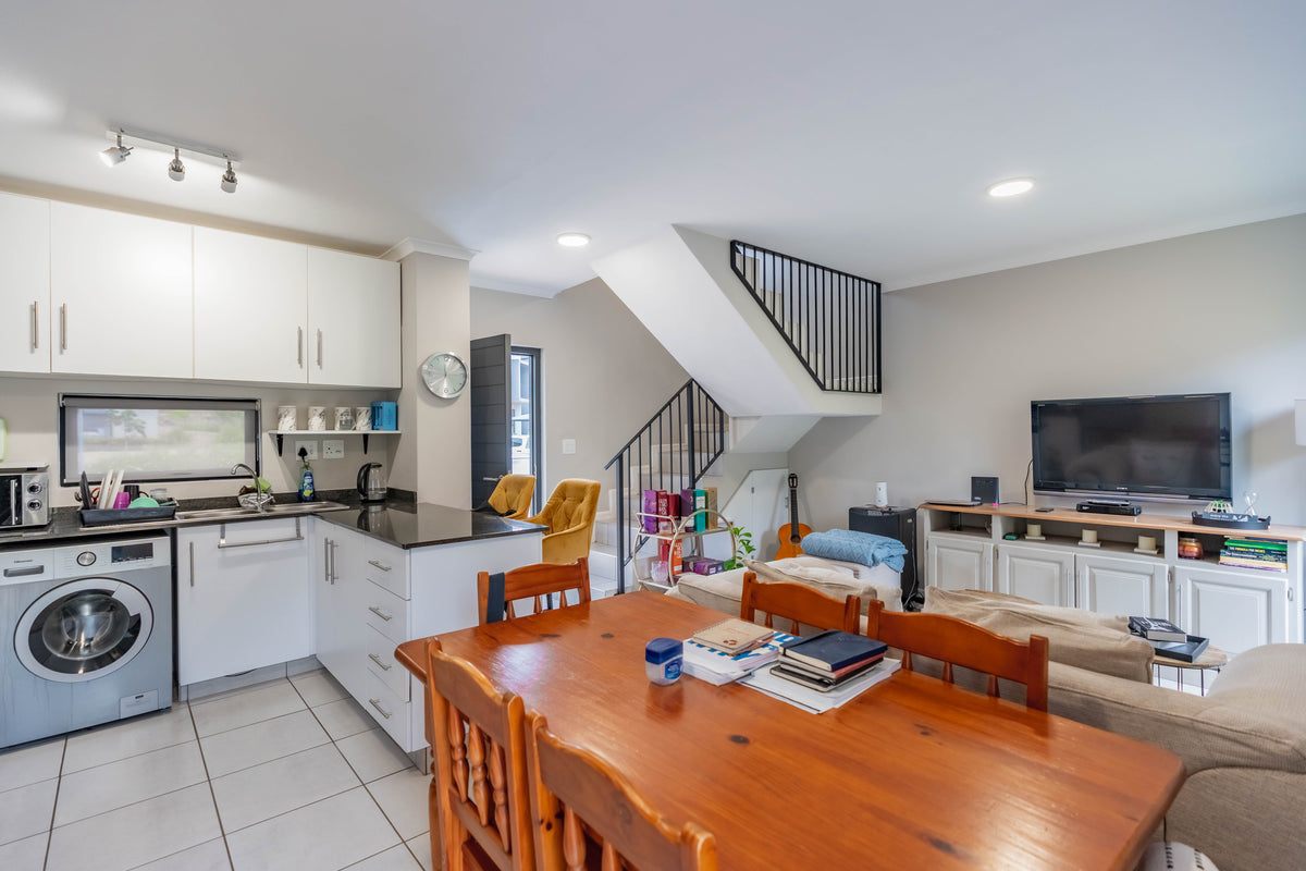 2 Bedroom Duplex, The Woods, Waterfall