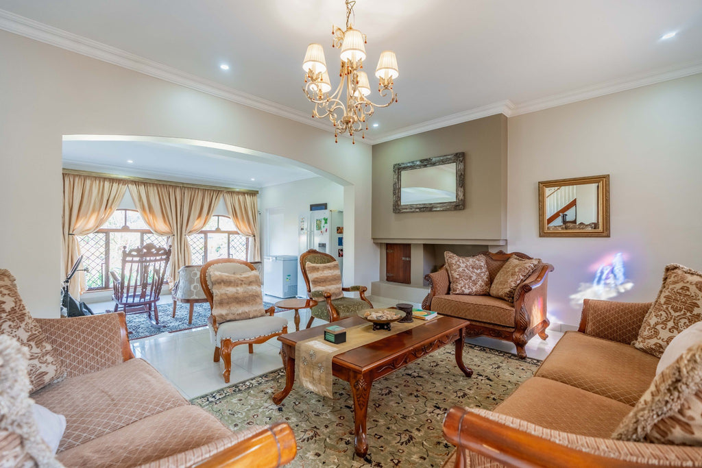 5 Bedroom Home with Flatlets, Kloof