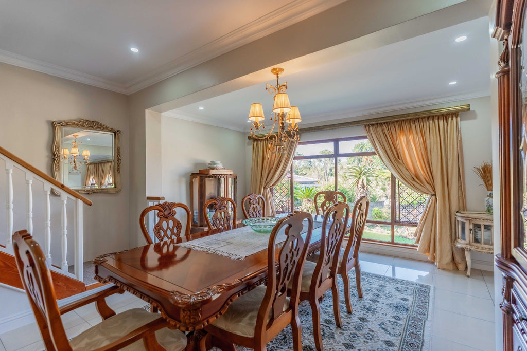 5 Bedroom Home with Flatlets, Kloof