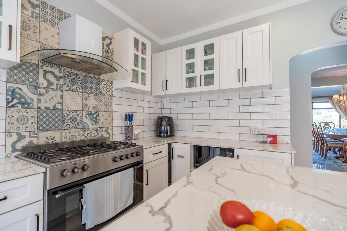 5 Bedroom Home with Flatlets, Kloof