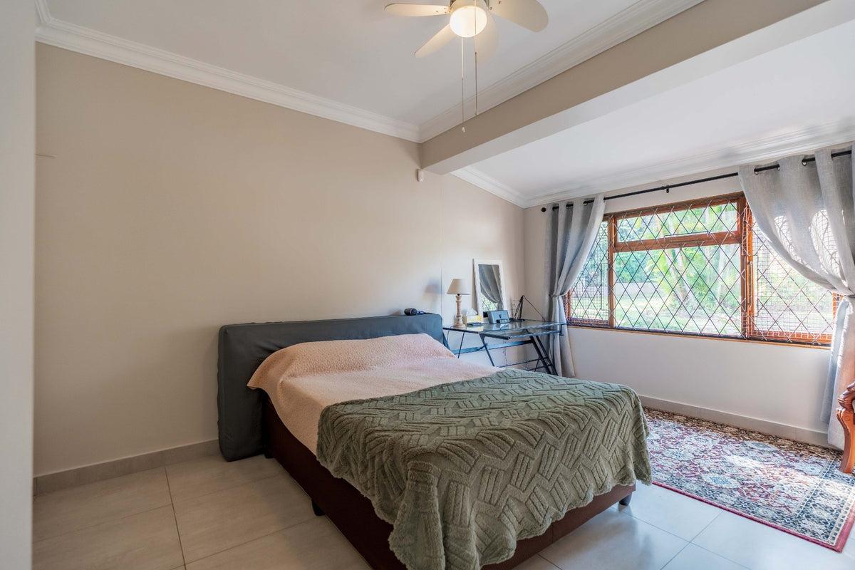 5 Bedroom Home with Flatlets, Kloof