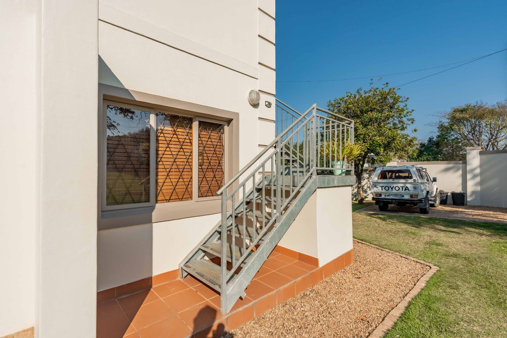 5 Bedroom Home with Flatlets, Kloof