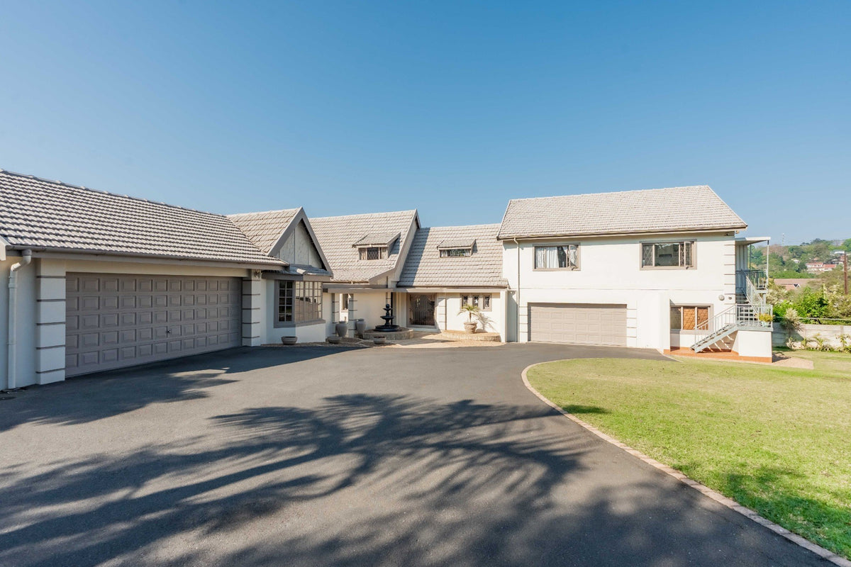 5 Bedroom Home with Flatlets, Kloof