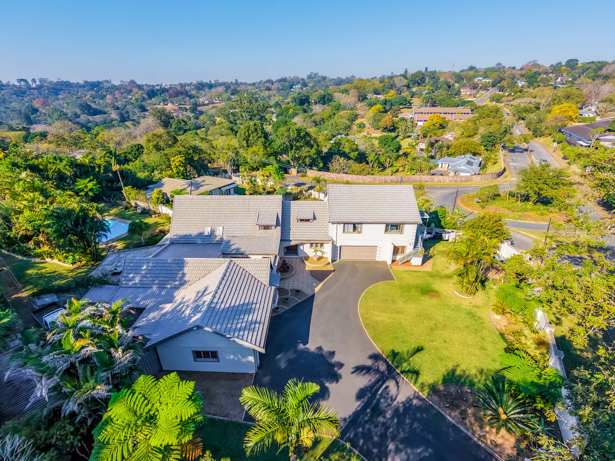 5 Bedroom Home with Flatlets, Kloof