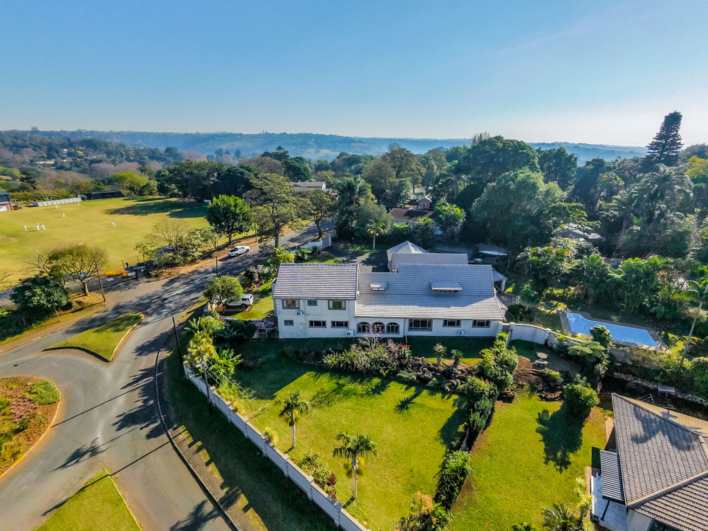 5 Bedroom Home with Flatlets, Kloof