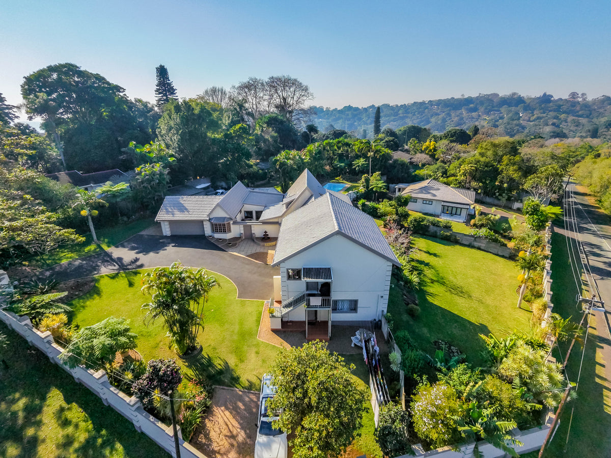 5 Bedroom Home with Flatlets, Kloof