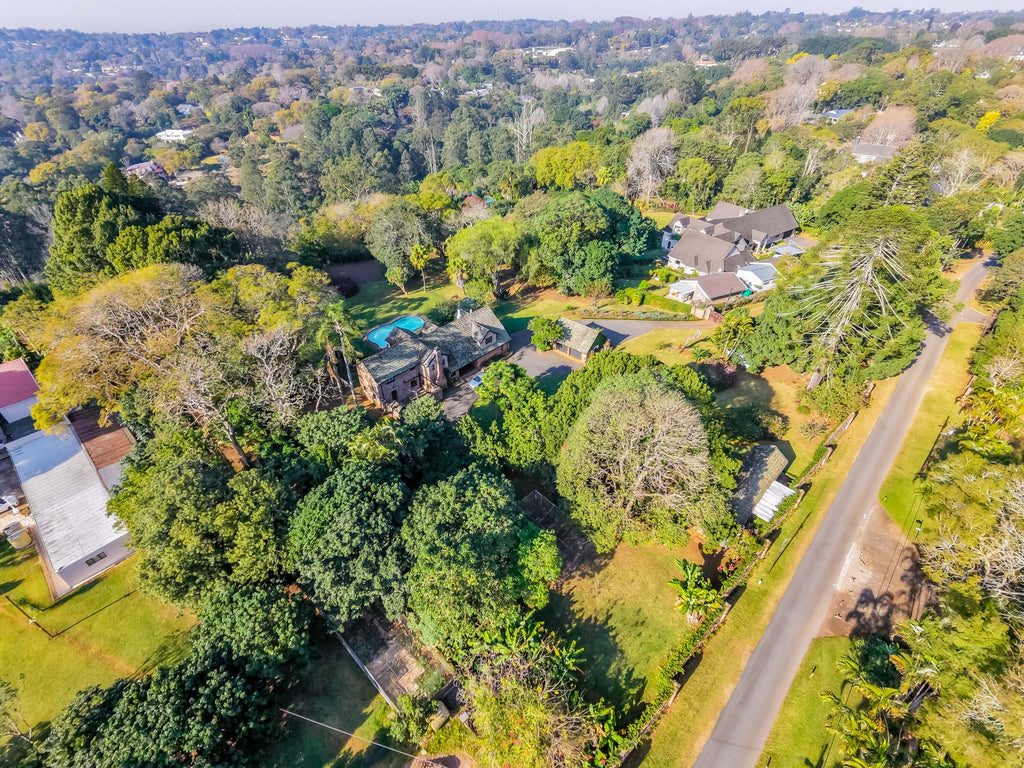 4 Bedroom home with cottage, Everton